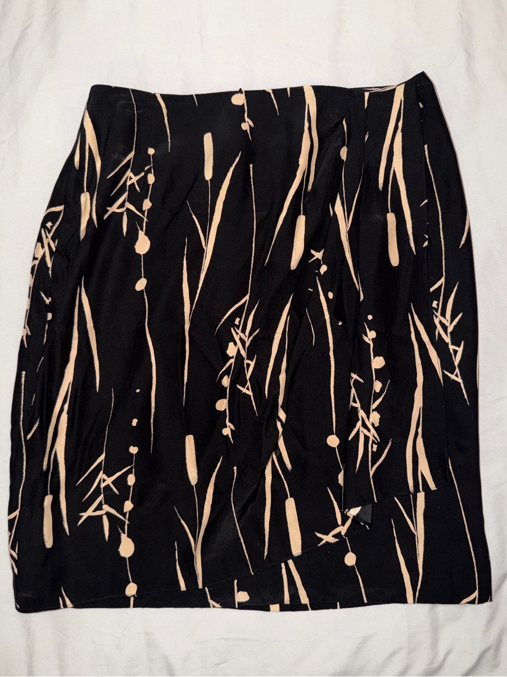 Liz Claiborne Black Skirt with Beige Abstract Botanical Print SILK